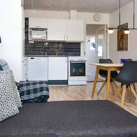 5 Person On A In Apartment Glesborg